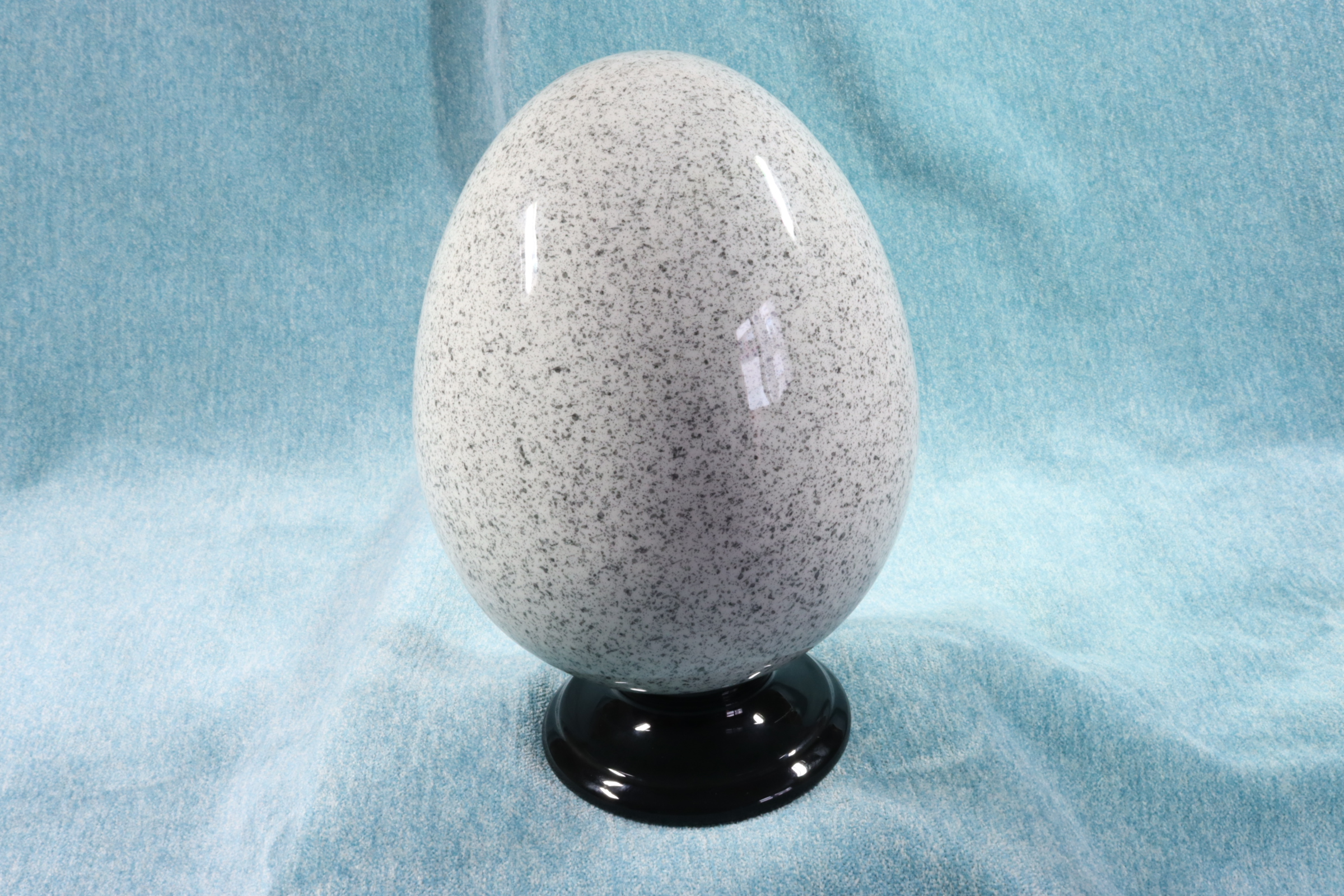 Antiques - LARGE PORCELAIN EGG WITH STAND. S.XXI