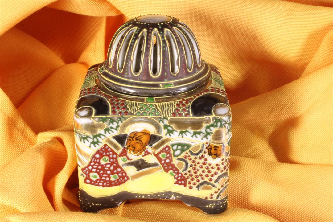 Antiguedades - INCENSARIO DE PORCELANA SATSUMA. PINTADO A MANO. S.XX (T)