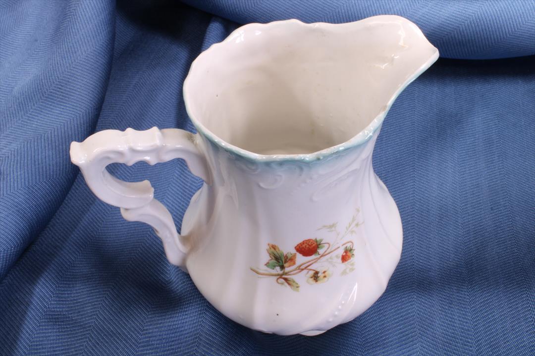 Antiguedades - JARRA DE PORCELANA. MODERNISTA CON RELIEVES. 430. S.XX. (T)