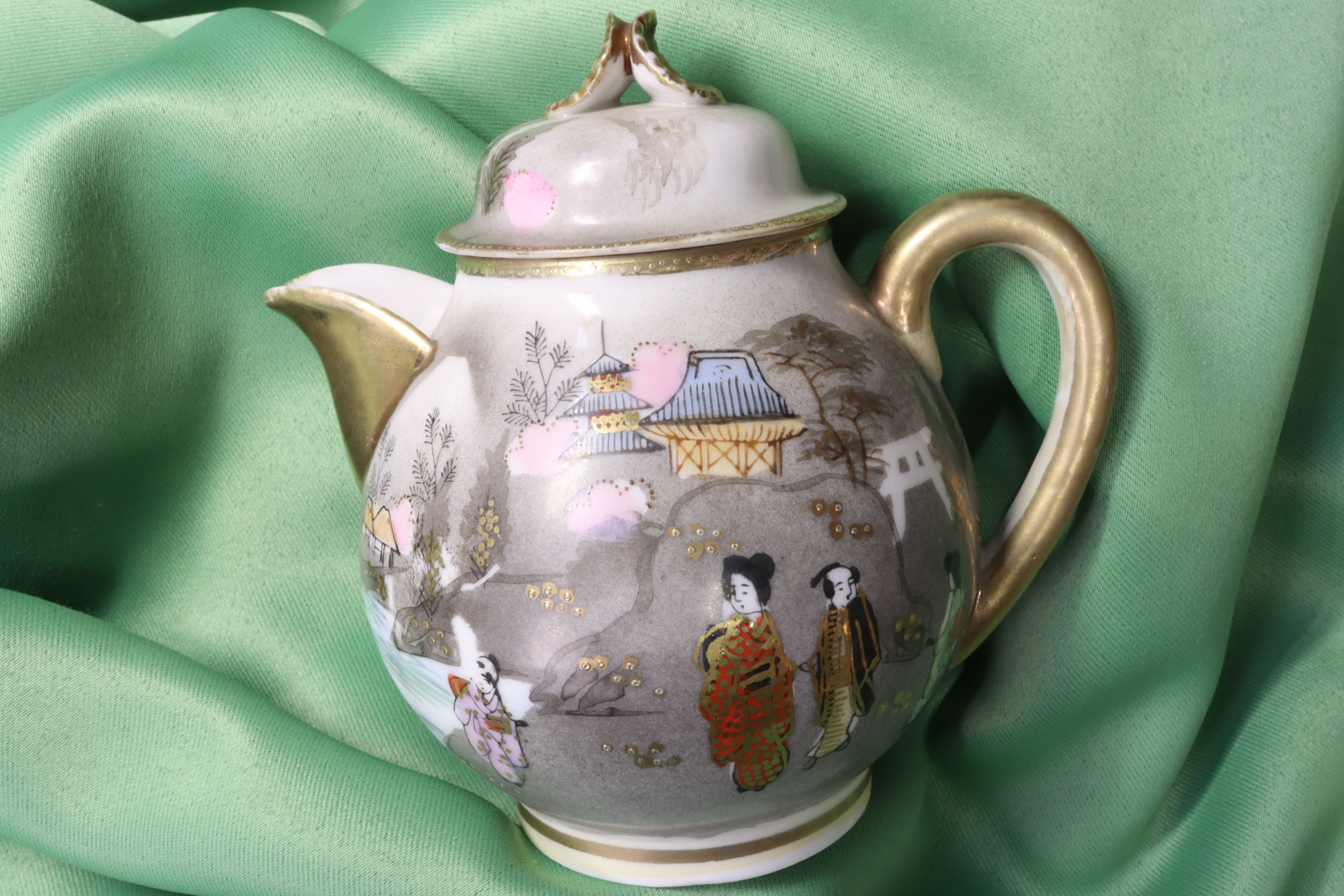 Antiques - PORCELAIN MILK JUG. JAPANESE. KUTANI. SHOWA.