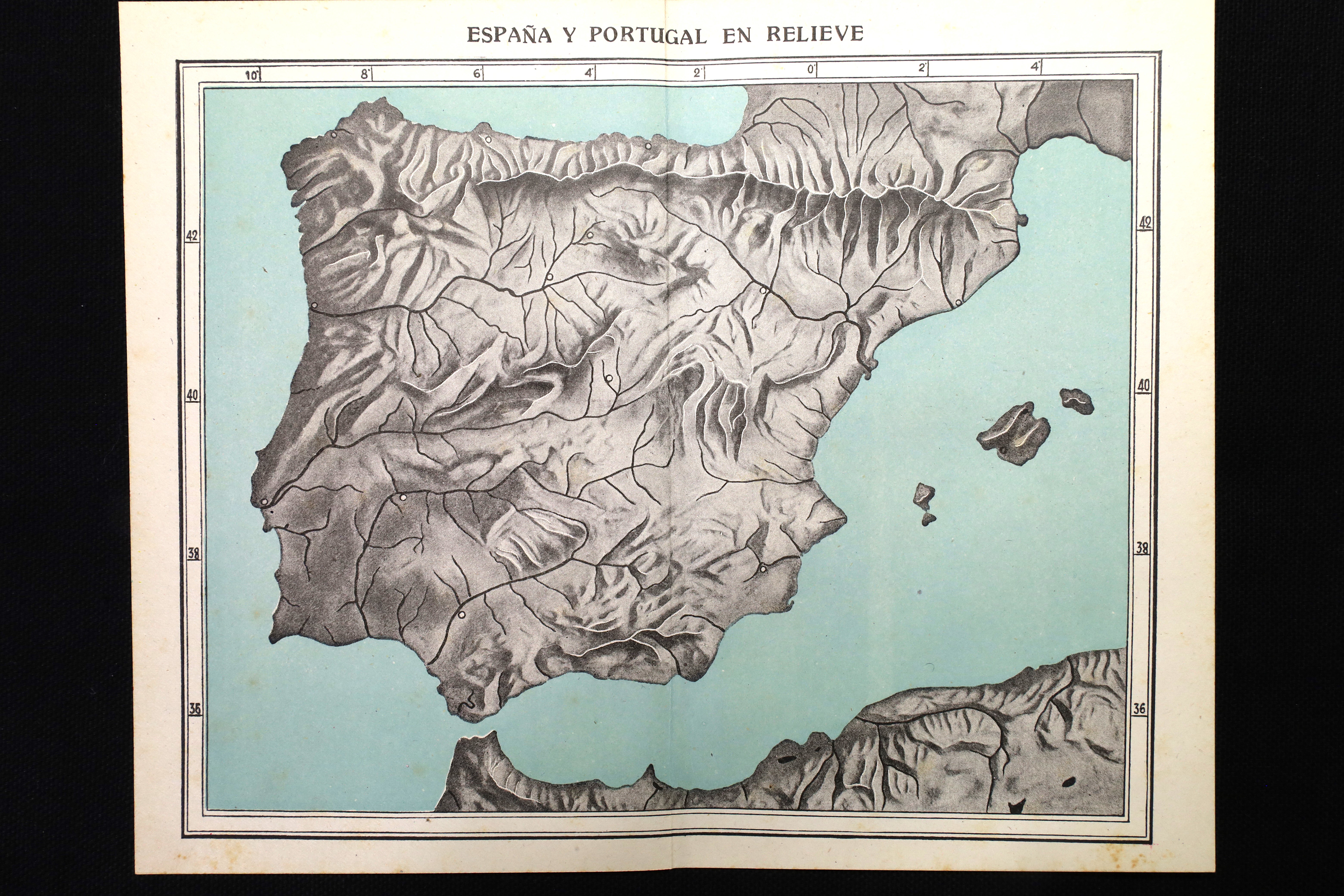 Antiques - SPAIN AND PORTUGAL IN RELIEF. PALUZIE. 1942