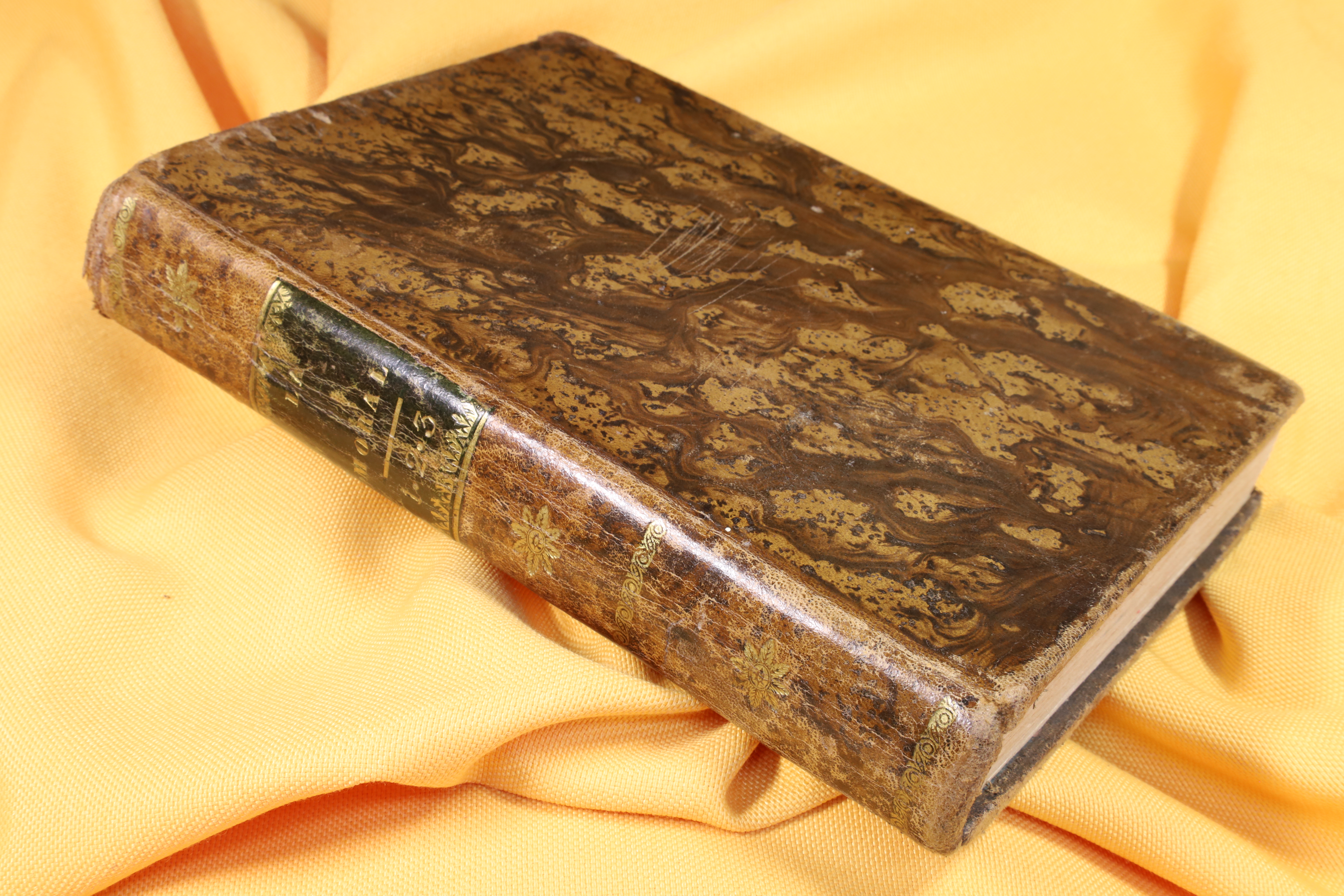 Antiques - BOOK THE UNIVERSAL MORAL. THREE VOLUMES. 1840 (T)