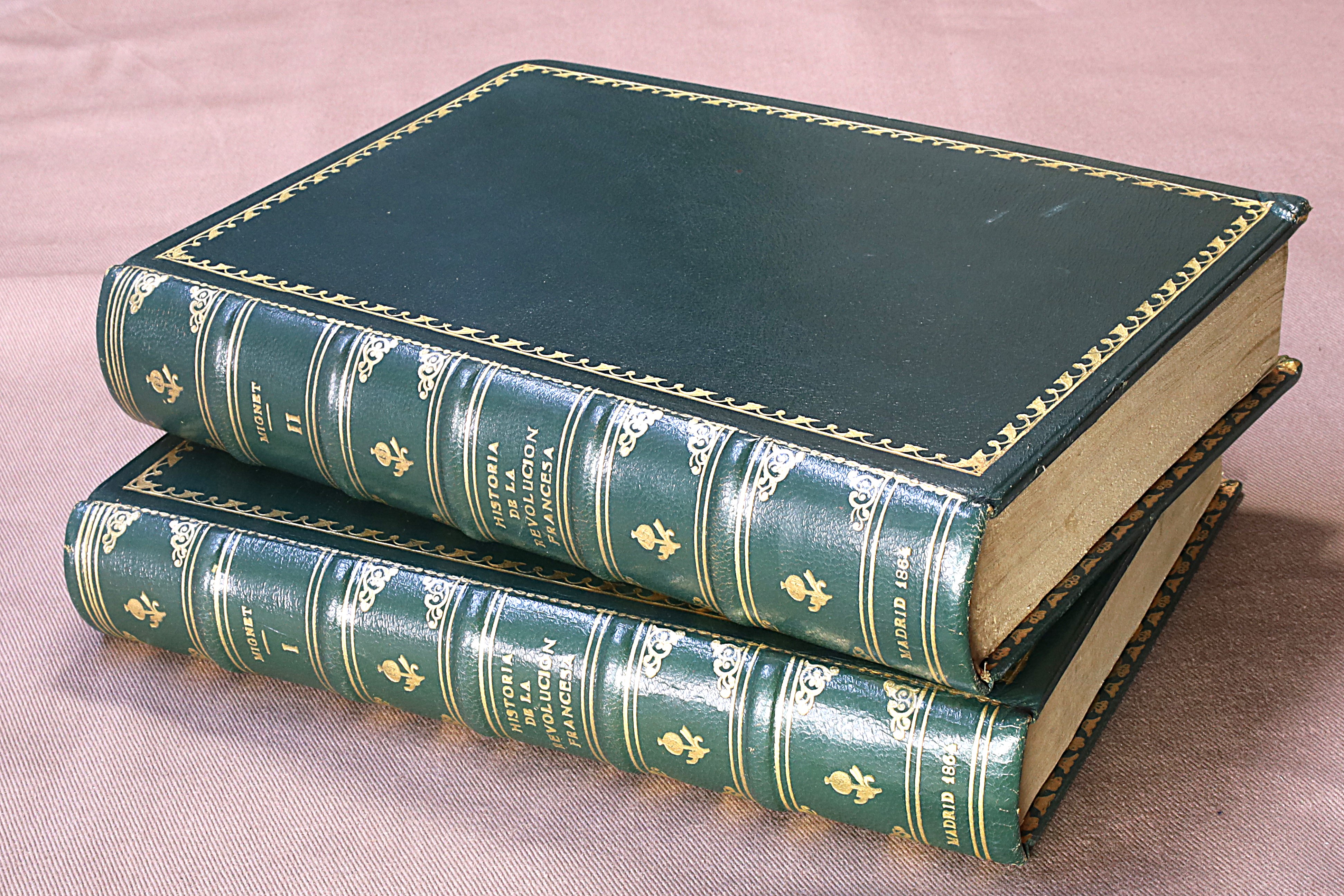 Antiguedades de libros historia de la revolucion francesa dos tomos