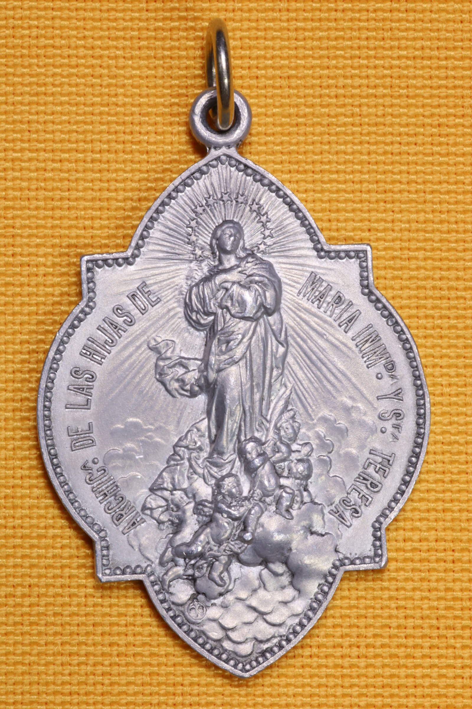 Antiguedades - MEDALLA HIJAS DE MARÍA INMACULADA Y SANTA TERESA. (T)