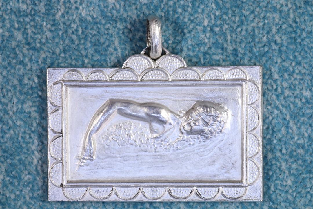 Antiguedades - MEDALLA NATACIÓN. SIN MARCAR. LATÓN. (T)