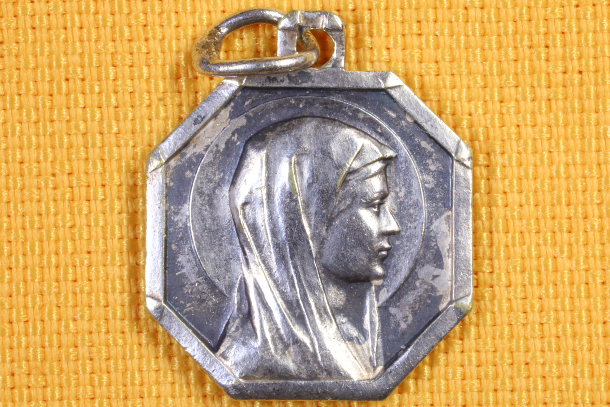 Antiques - VIRGIN OF LOURDES SMALL MEDAL. BRASS.