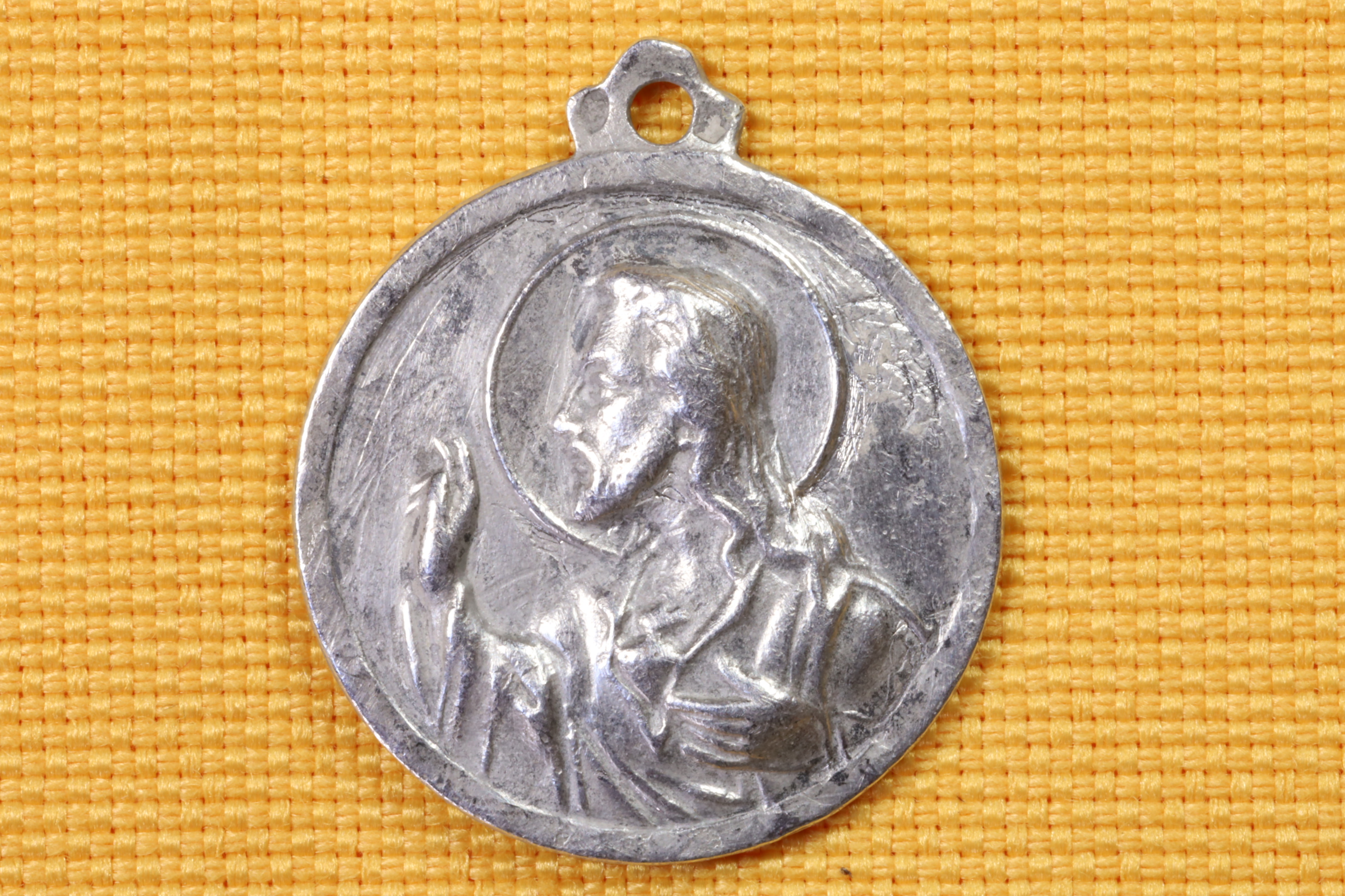 Antiguedades - MEDALLA SAGRADO CORAZÓN. VIRGEN DEL CARMEN. PLATA.