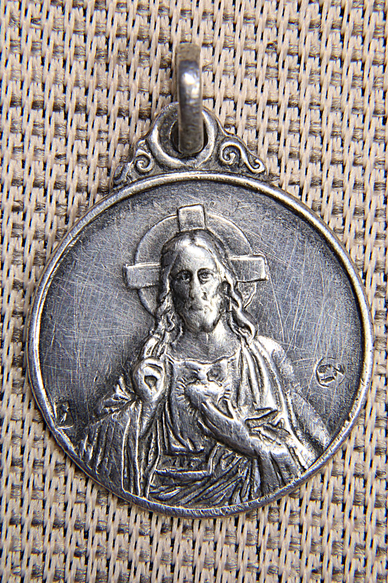 Antiguedades - MEDALLA SAGRADO CORAZÓN. VIRGEN DEL CARMEN. PLATA. MODERNISTA.