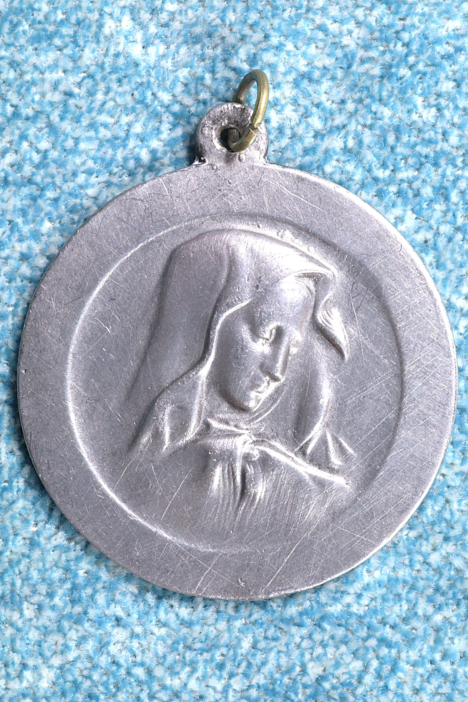 Antiguedades - MEDALLA VIRGEN CON MANTO. S.XX