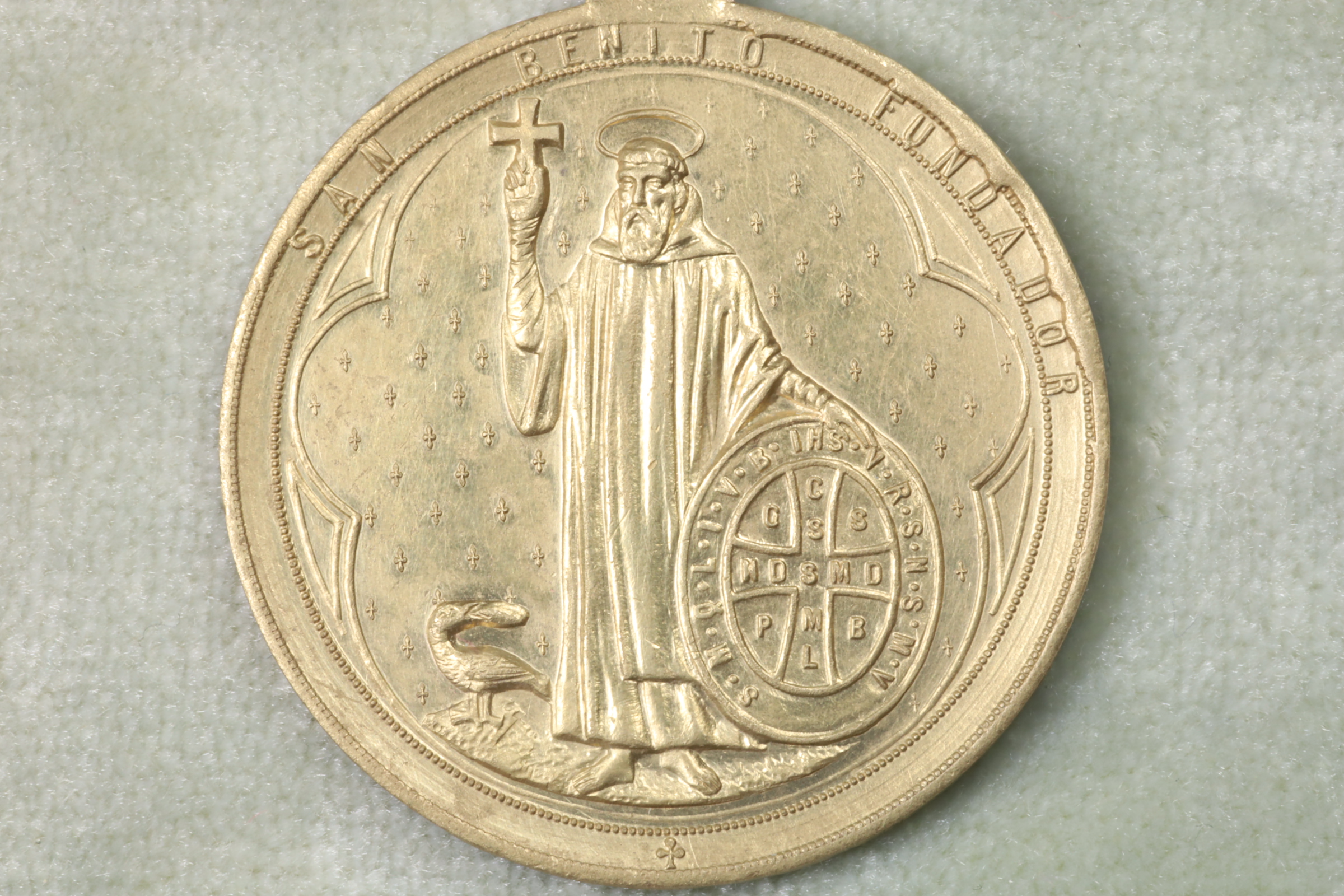 Antiguedades - MEDALLA VIRGEN DE MONTSERRAT. SAN BENITO FUNDADOR.