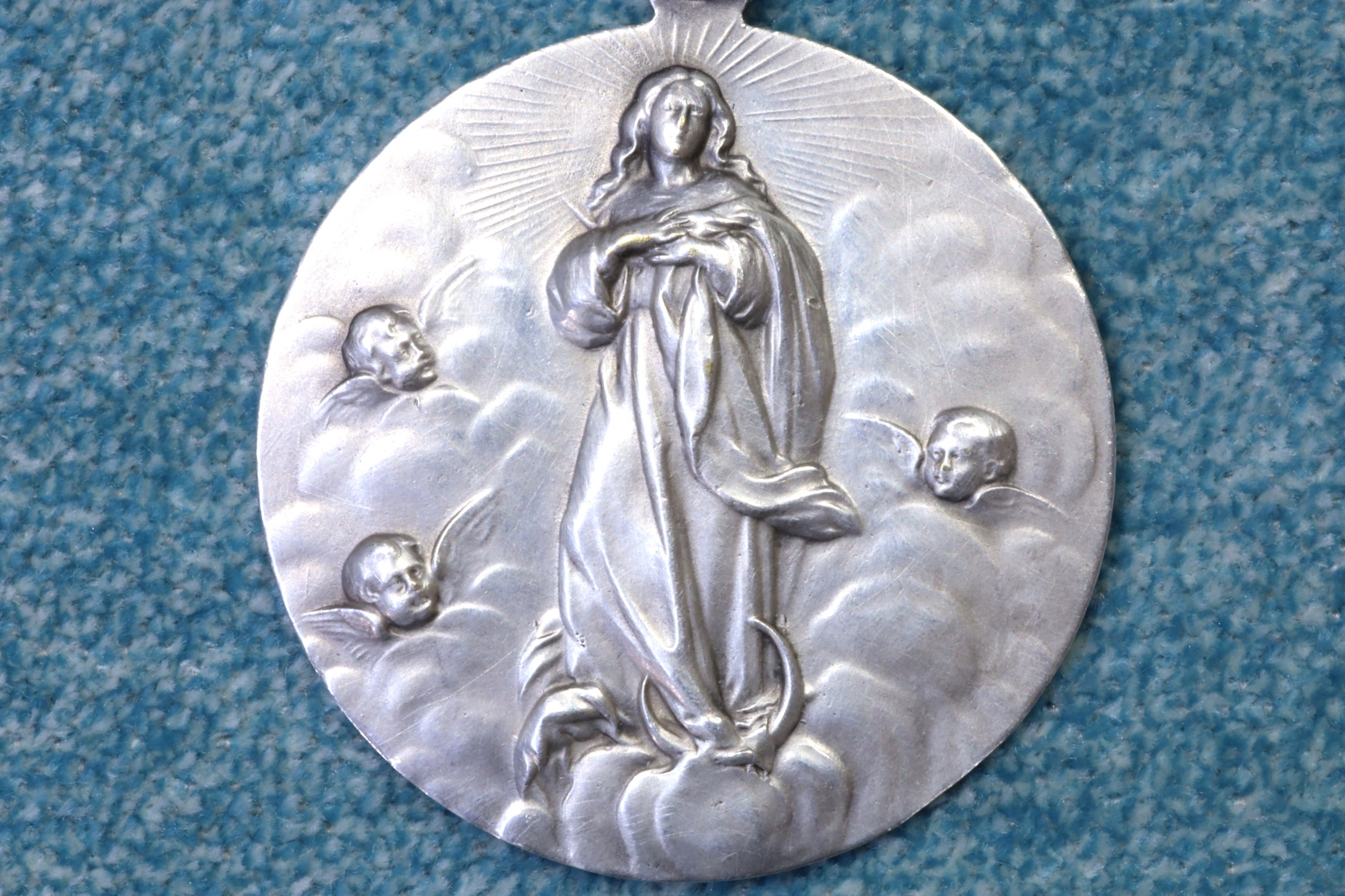 Antiguedades - MEDALLA VIRGEN INMACULADA. LATÓN PLATEADO. (T)