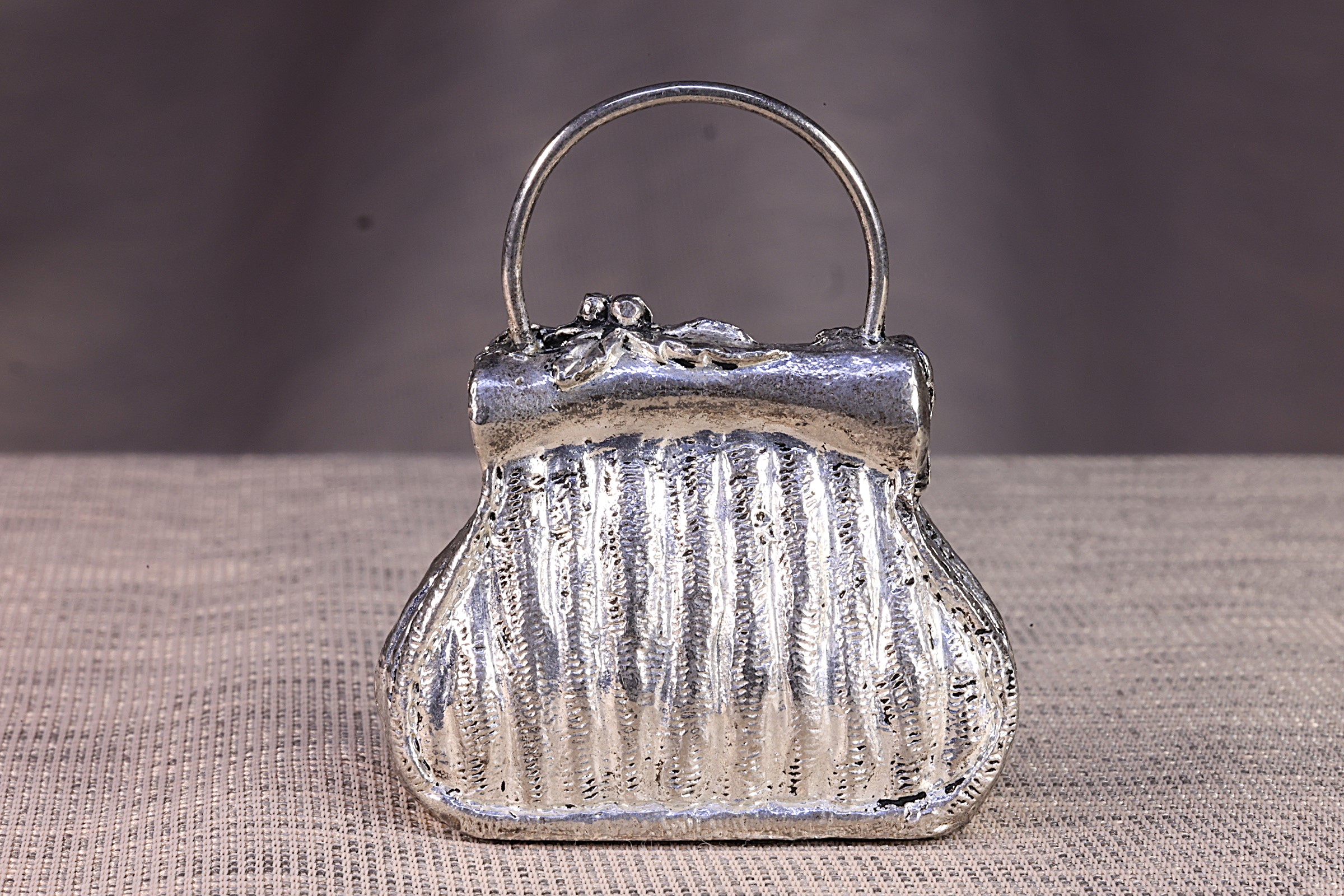 Antiguedades de plated miniature bag metal