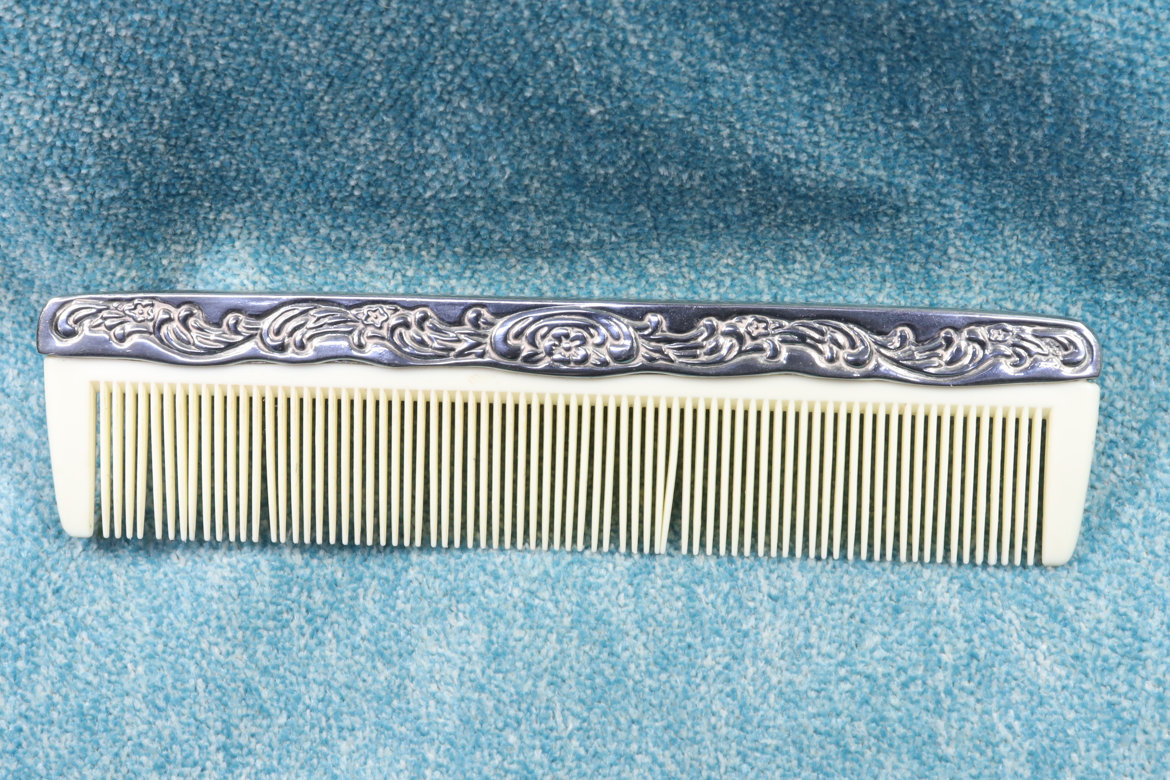 Antiques of celluloid and metal comb art nouveau 20th century
