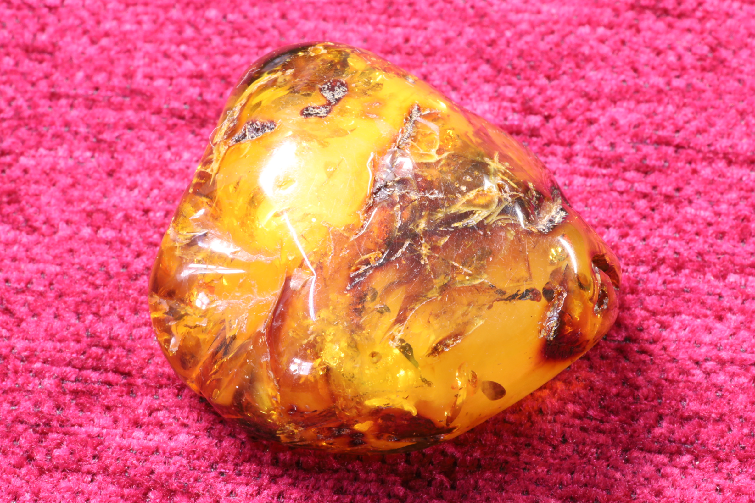 Antiguedades de piedra irregular de ambar resina fosilizada