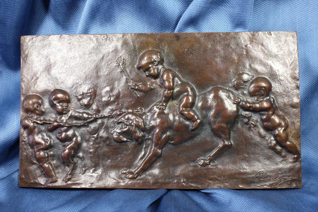 Antiguedades - PLACA BRONCE CLODIÓN. PERRO CON SÁTIROS. FIRMADA. (T)
