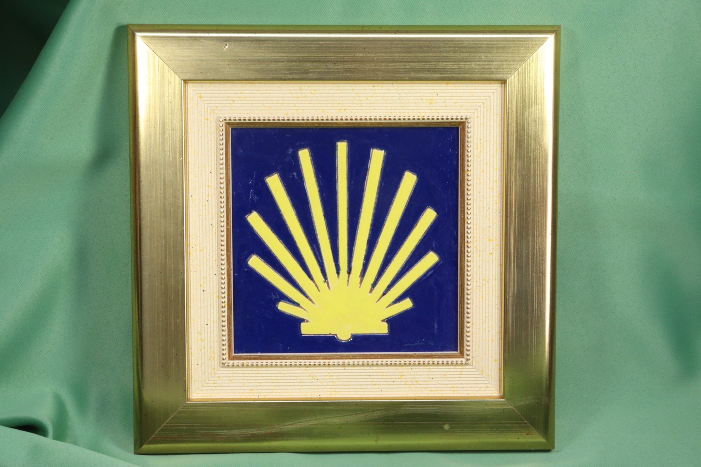 Antiques - FRAMED CERAMIC PLAQUE. SHELL ON THE WAY TO SANTIAGO. SYMBOL.