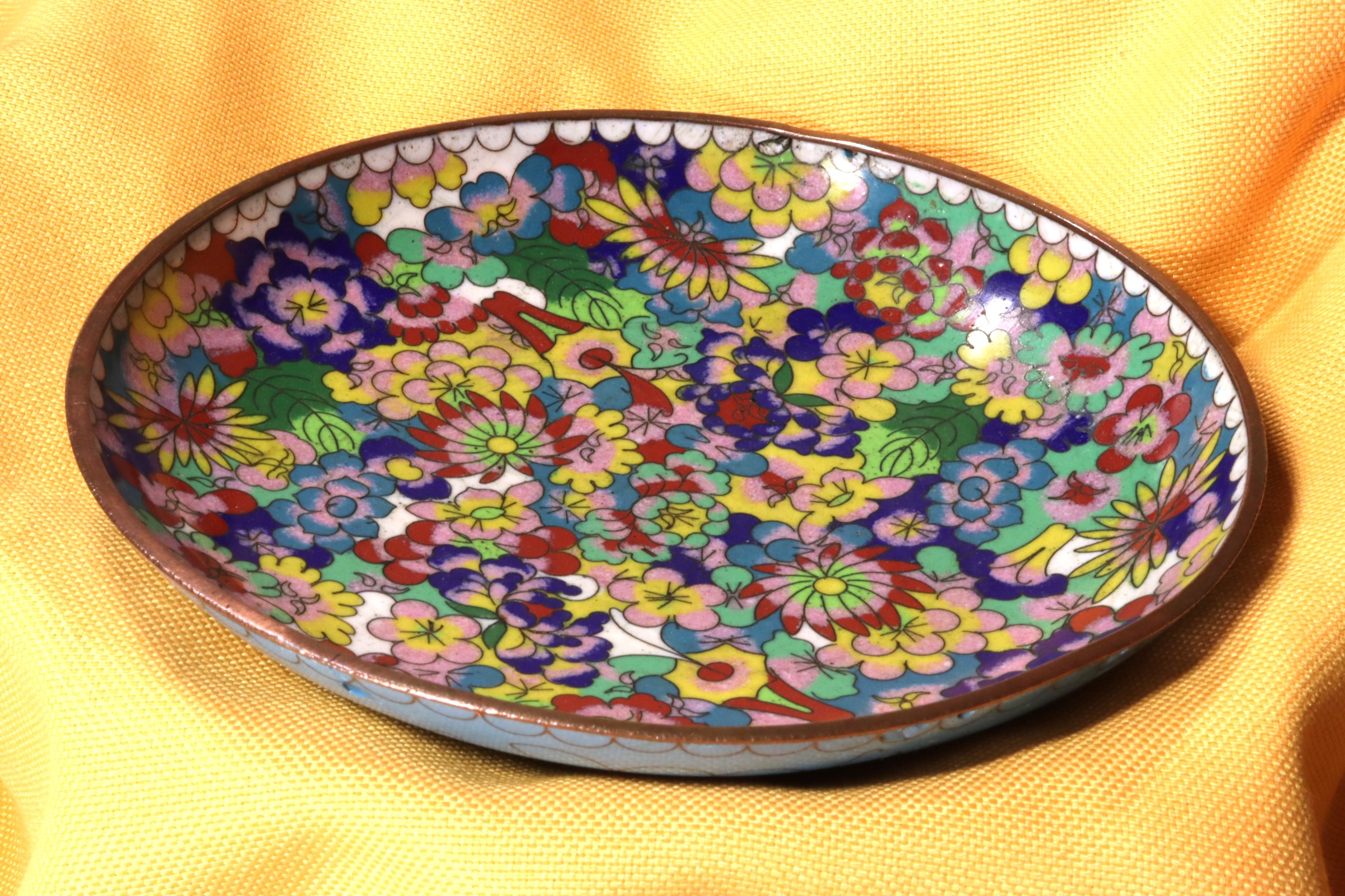 Antiques - CHINESE CLOISONNÉ ENAMEL DISH. S.XIX.