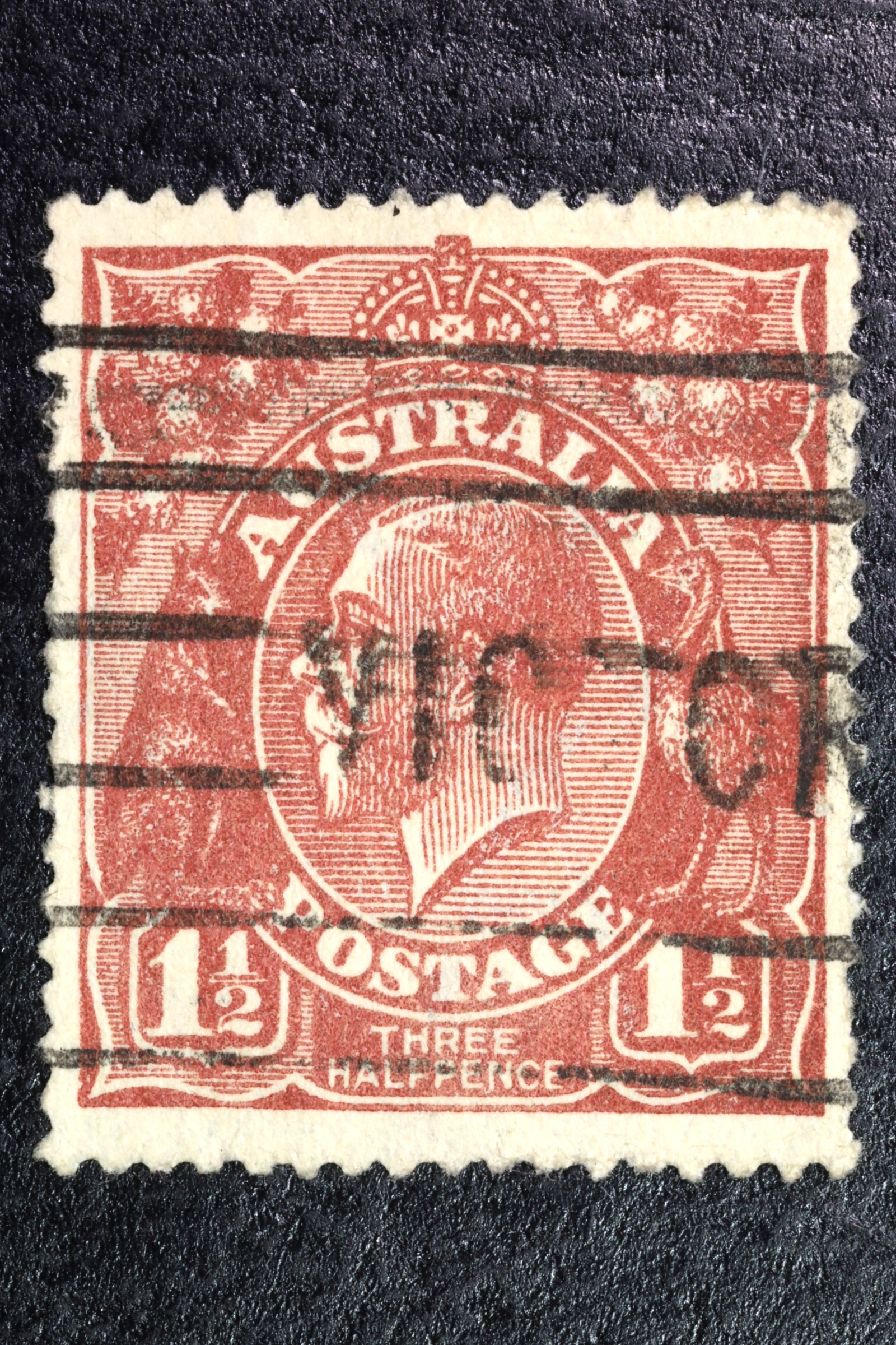 Antiques - POSTAL STAMP. AUSTRALIA 1 1/2 PENCE. JORGE V. USED.