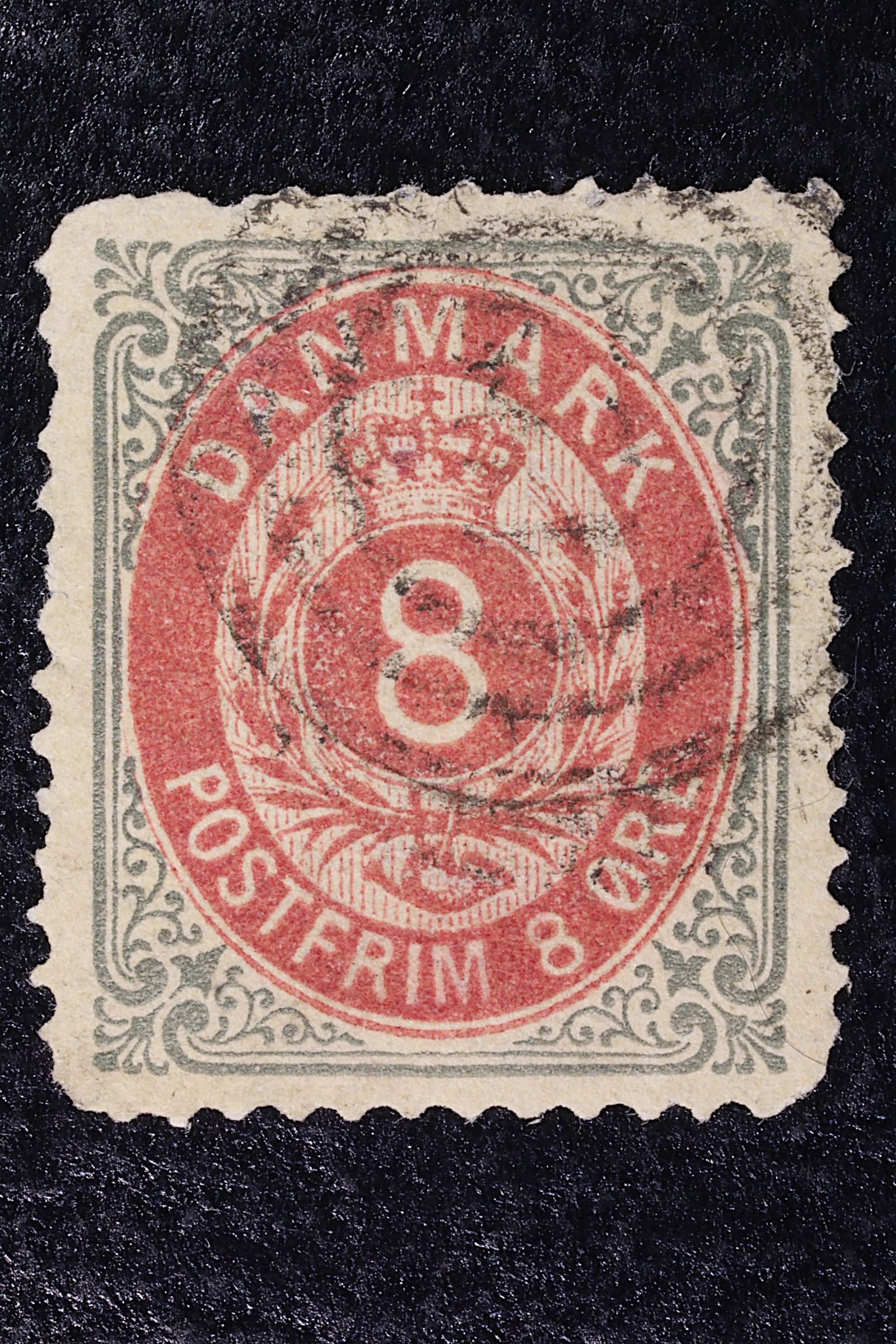 Antiques - POST STAMP. DENMARK. 8 ORE. USED.
