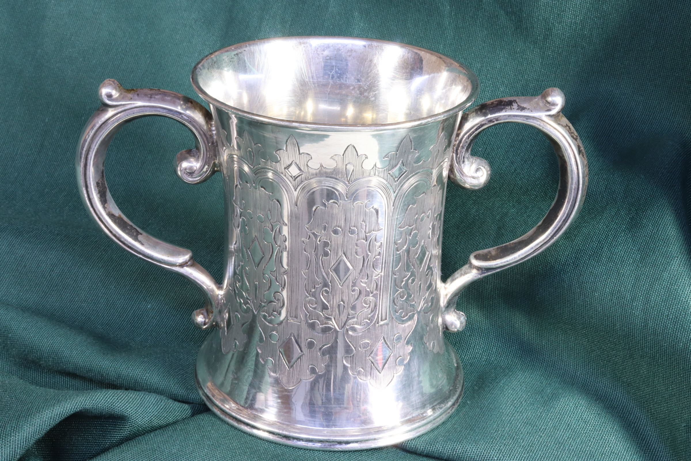 Antiques - JUG TUMBLER WITH TWO HANDLES. CHISELED. ENGLISH.