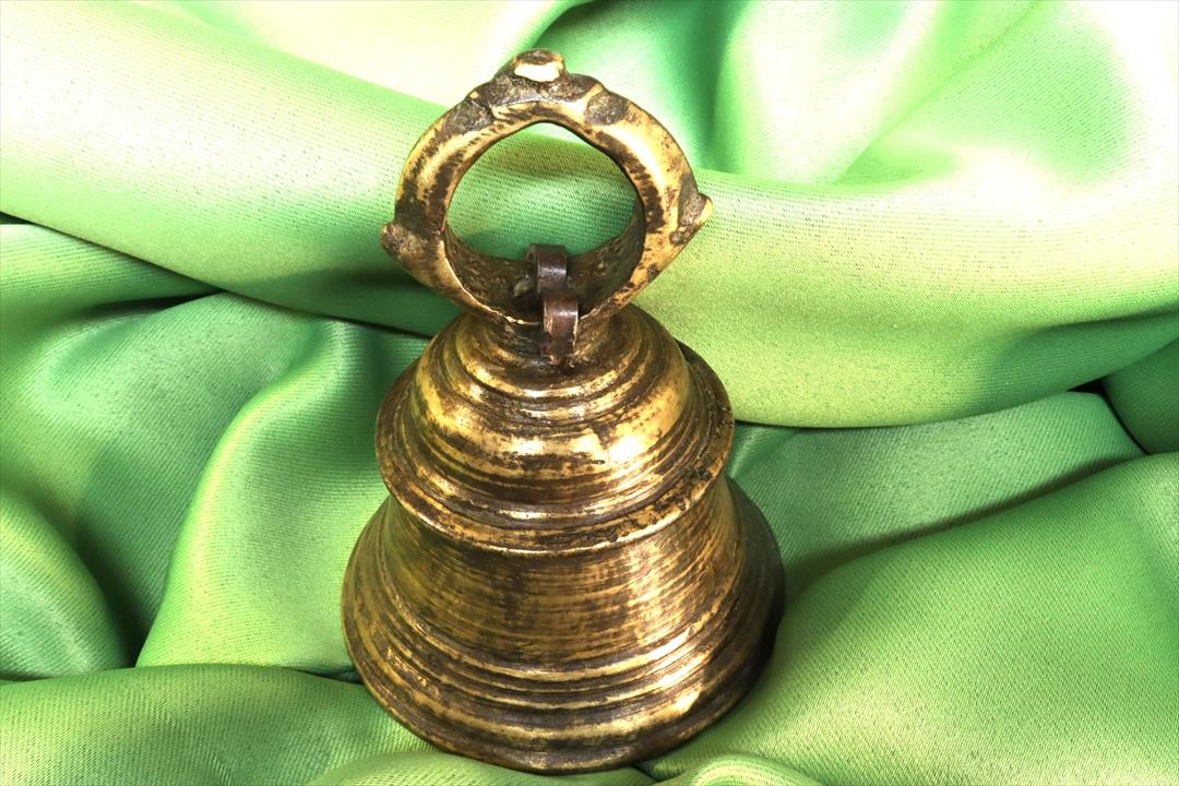Antiques - AFRICAN BRONZE BELL. WITH CLAPPER. MEDIUM. (T)