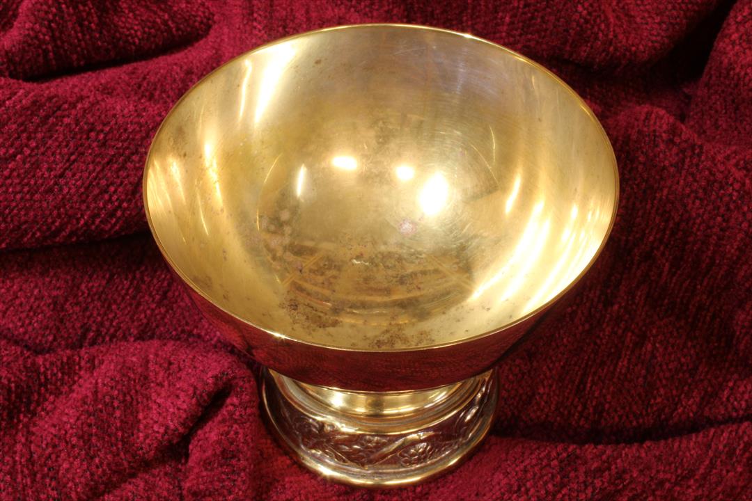 Antiques - ALPACA CUP WITH BUNCHES OF GRAPES. 20TH CENTURY (T)