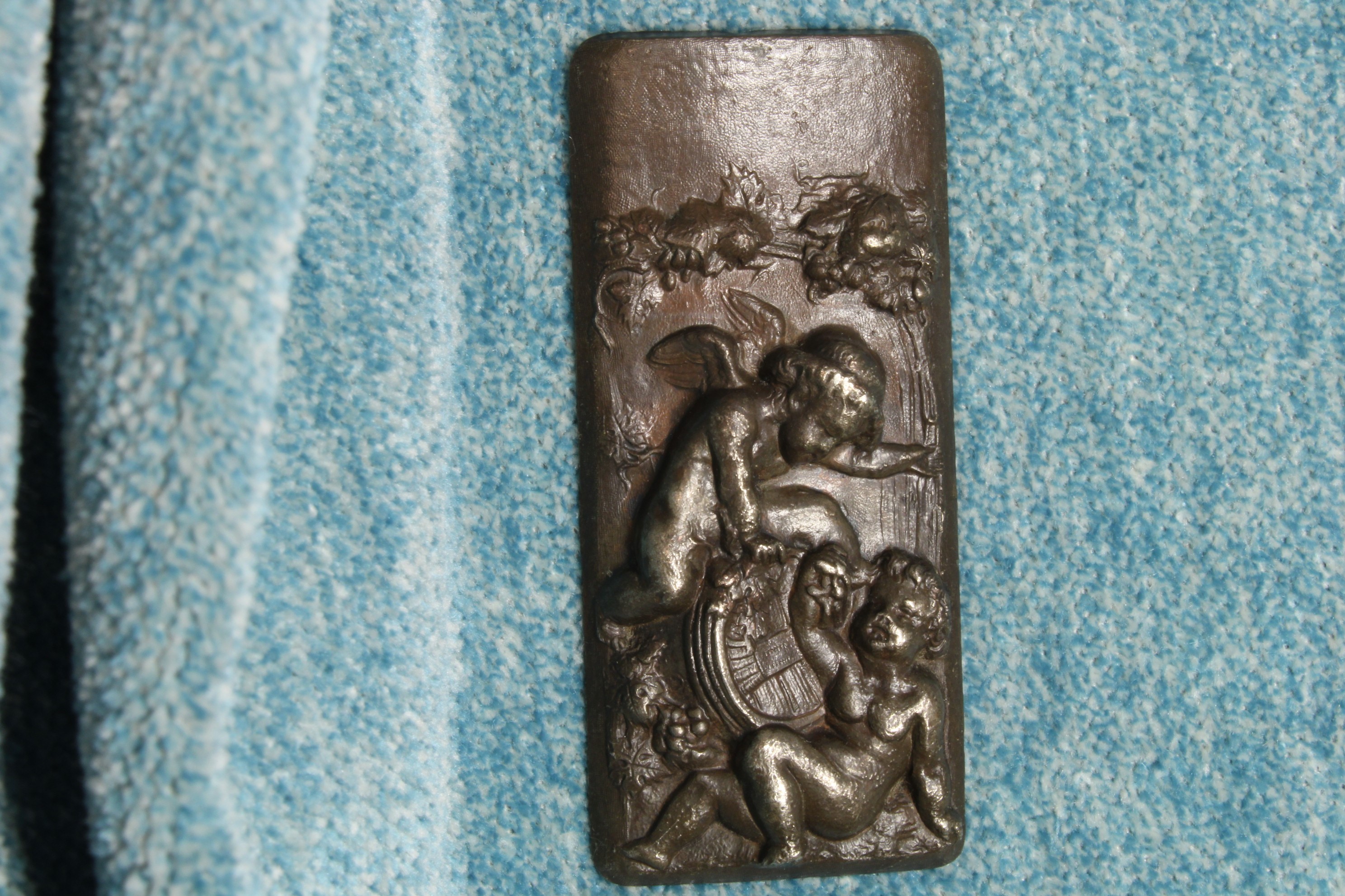 Antiques - APPLE. PLATE MODERNIST ANGELS. BACCHUS. (T)