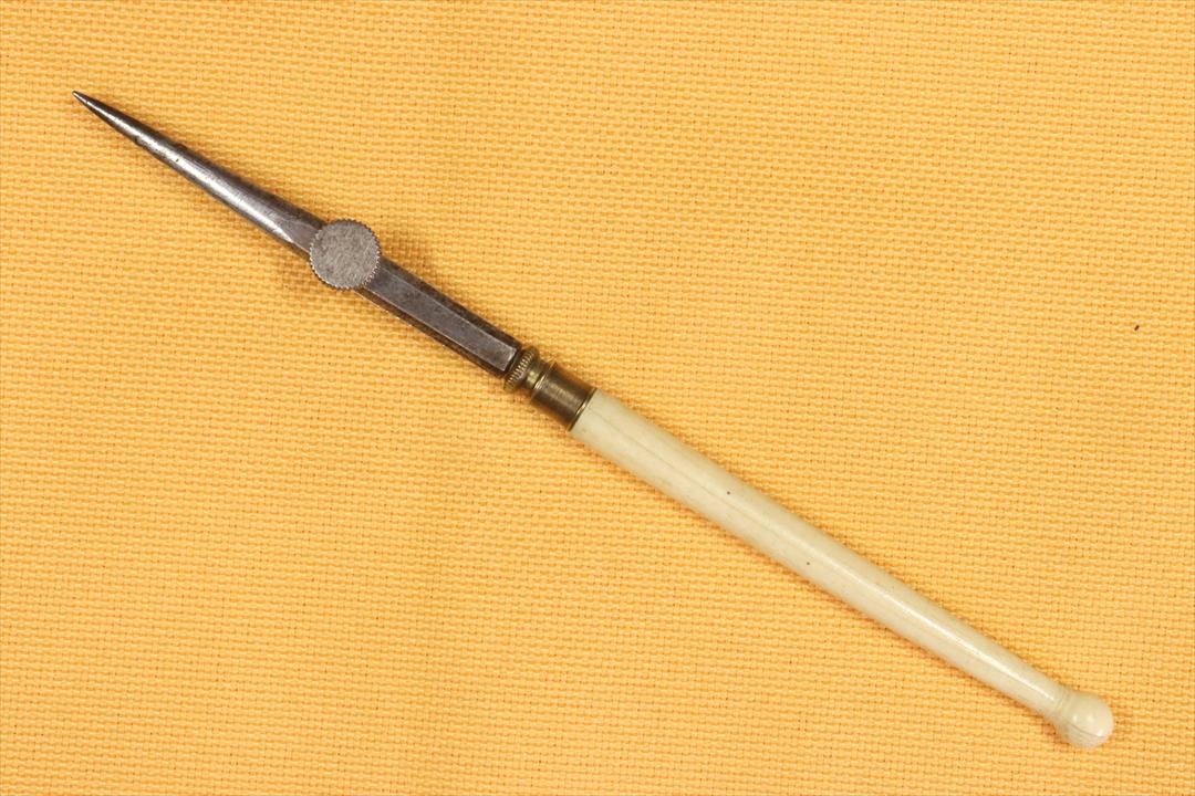 Antiques - BONE AND METAL TYRALINE. S.XIX (T)