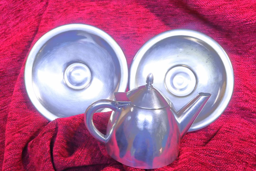 Antiques - BRASS TEAPOT WITH TWO PLATES. ART DECÓ. (T)