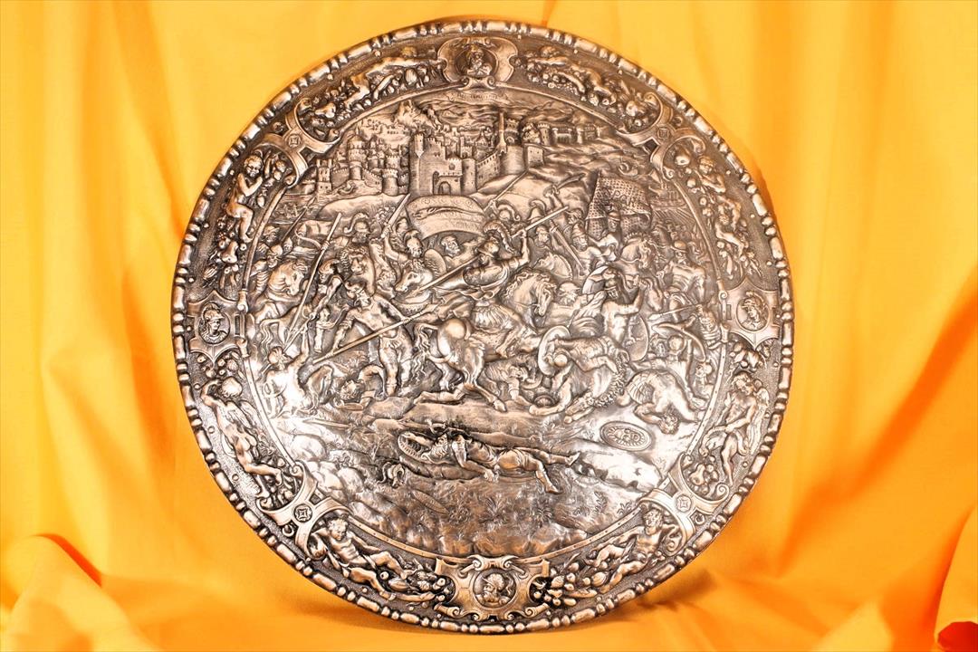 Antiques - CHARLES V. COAT OF ARMS. REPRODUCTION. ALTORRELIEVE. CARTHAGE AND ROMANS. (T)