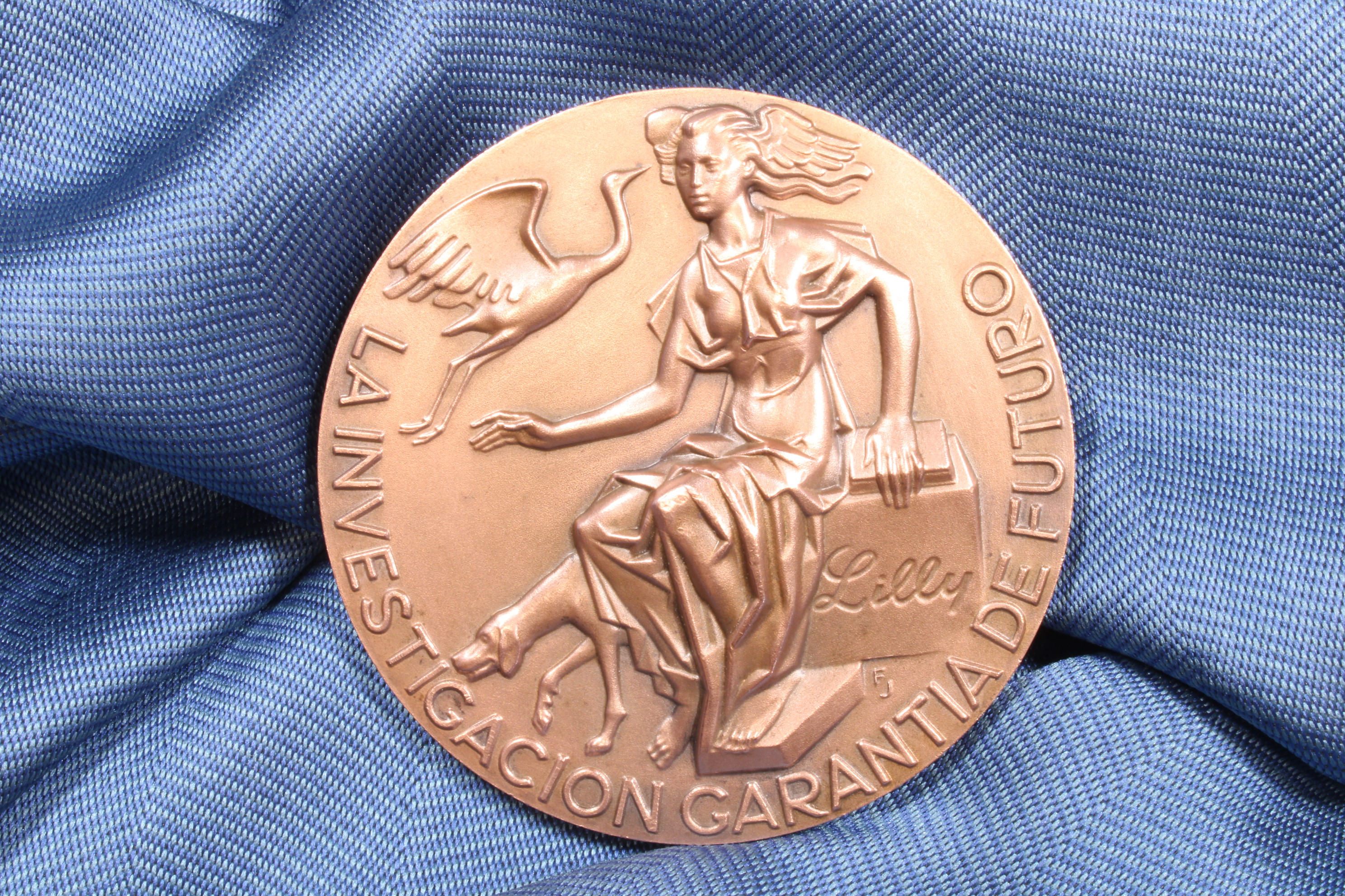 Antiques - COMMEMORATIVE MEDAL XXV ANNIVERSARY OF LILLY IN SPAIN.