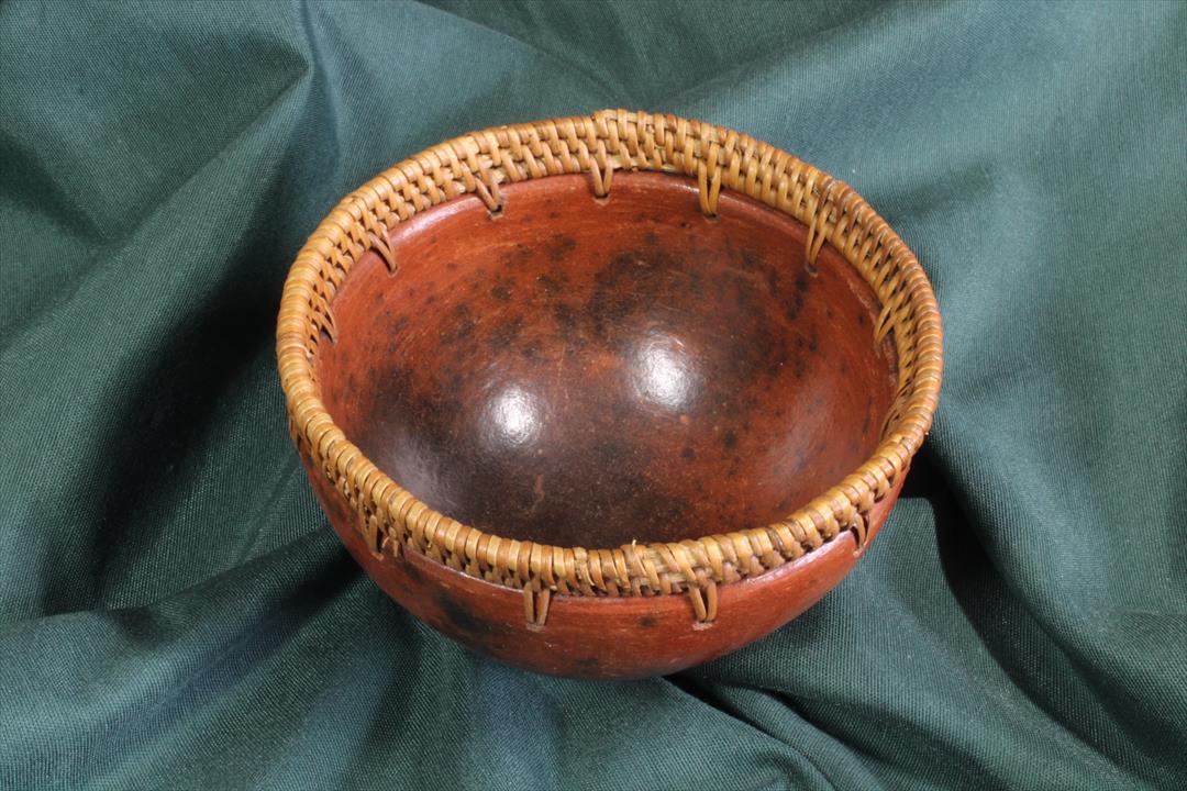Antiques - EARTHENWARE AND WICKER BOWL. HAND MADE. S.XX (T)