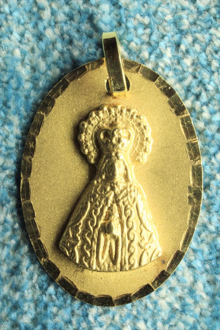 Antiguedades de gold medal of the virgin religion