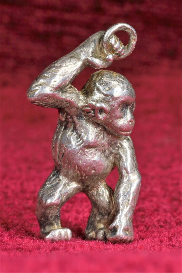 Antiguedades de miniature monkey pendant silver