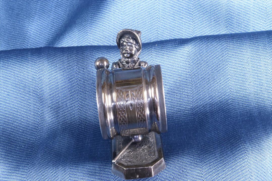 Antiques - NAPKIN RING GIRL. SIMPSON HALL MILLER & CO. MODERNIST. (T)