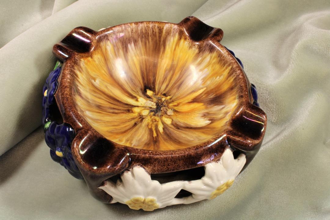 Antiques - PETER GRAZ ASHTRAY. AUSTRIAN CERAMICS. 20TH C. (T)