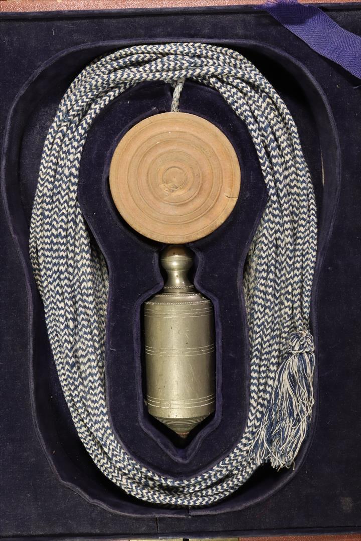 Antiques - PLUMB BOB WITH NUT AND BOX. S.XX. UNIQUE PIECE. (T)
