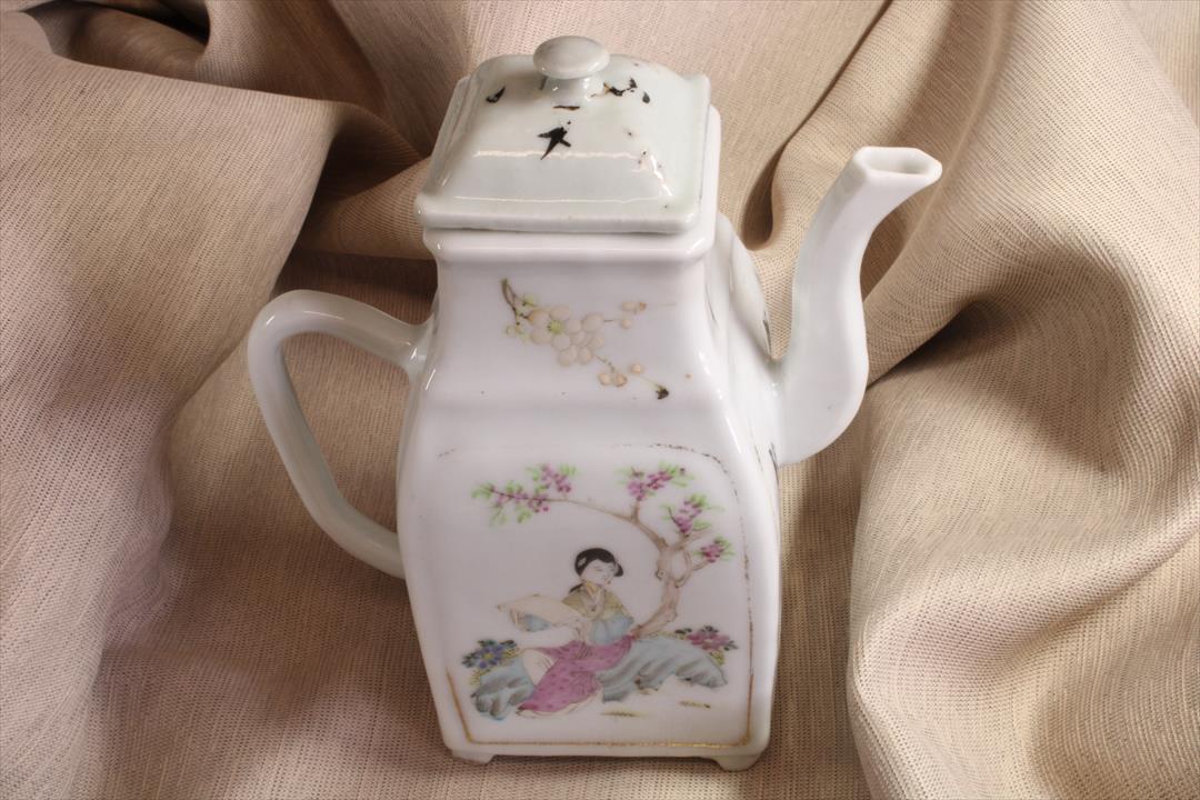 Antiques - PORCELAIN CHINESE TEAPOT. LETTERS AND DRAWINGS. COMPLETE. S.XIX. (T)