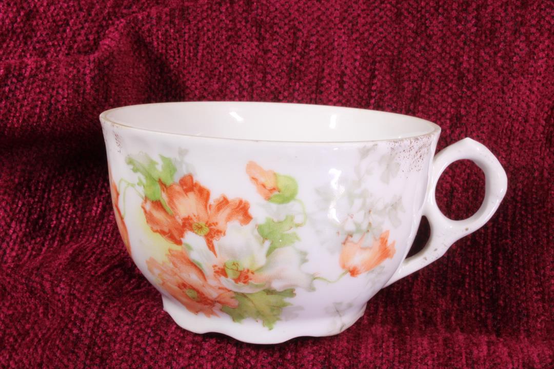 Antiques - PORCELAIN MUG WITH DECAL. S.XX (T)