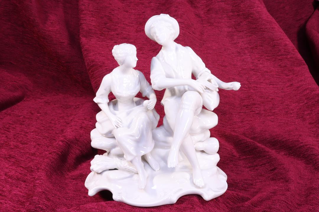 Antiques - PORCELAIN SCULPTURE. COUPLE OF FARMERS. (T)