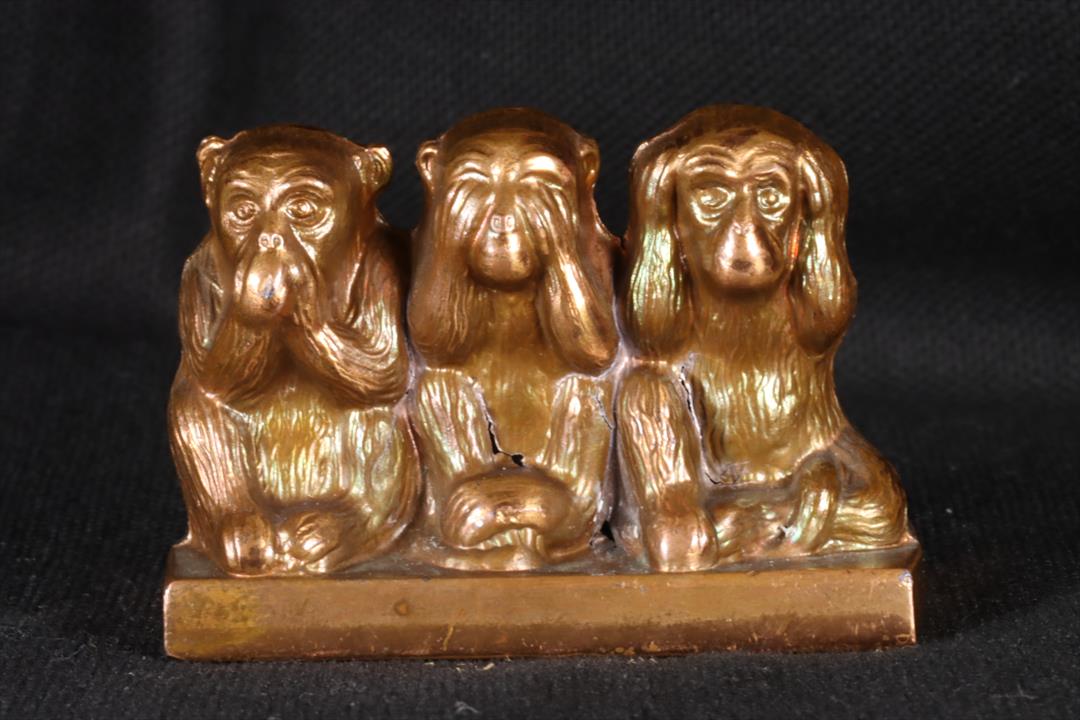 Antiques - SCULPTURE. THREE WISE MONKEYS. COPPER PLATED ZAMAK. S.XX (T)