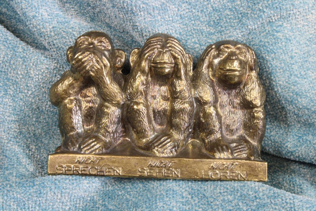 Antiques - SCULPTURE THREE WISE MONKEYS. GERMAN. (T)