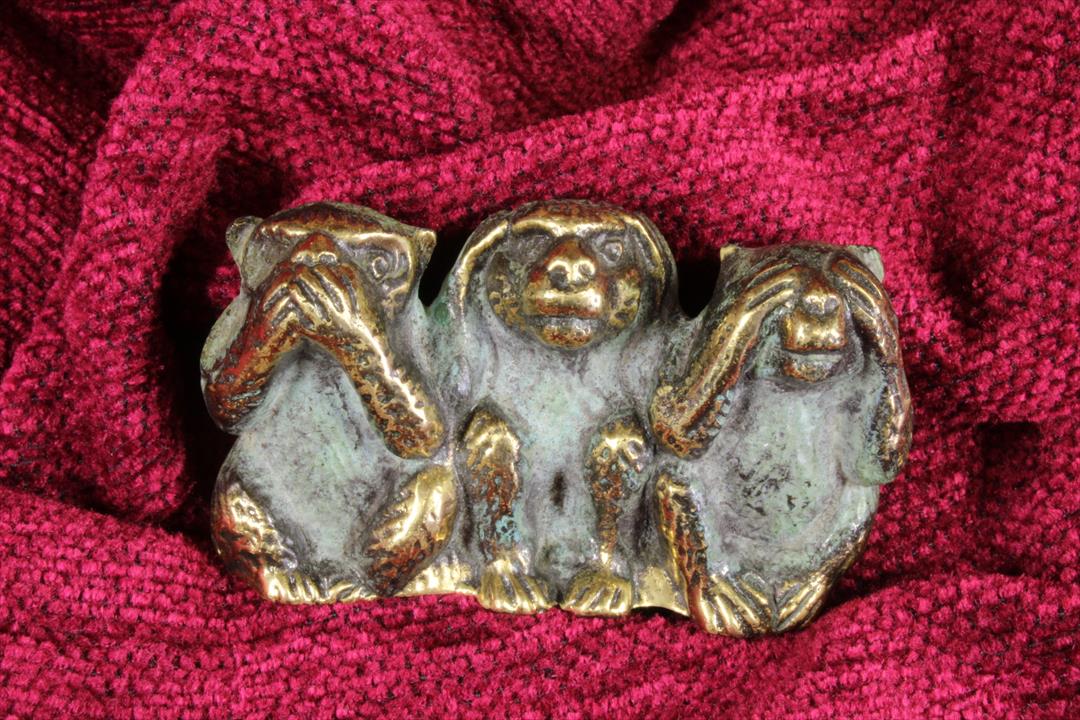 Antiques - SCULPTURE THREE WISE MONKEYS. GREEN PATINA. (T)