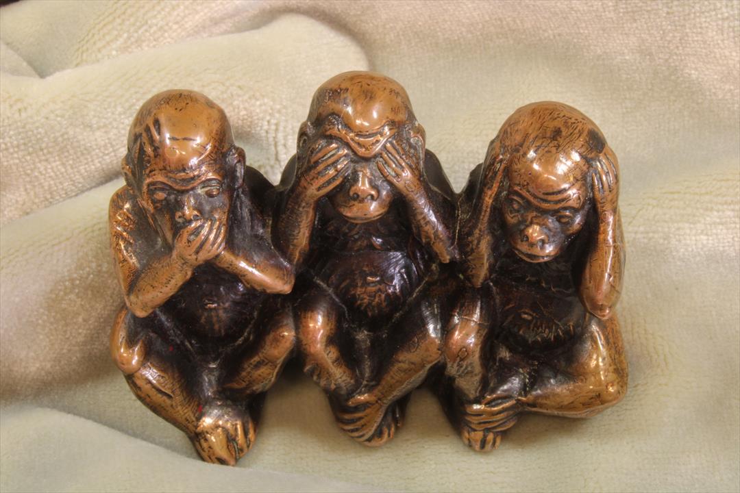 Antiques - SCULPTURE THREE WISE MONKEYS. SILVER PLATED ZAMAK. (T)