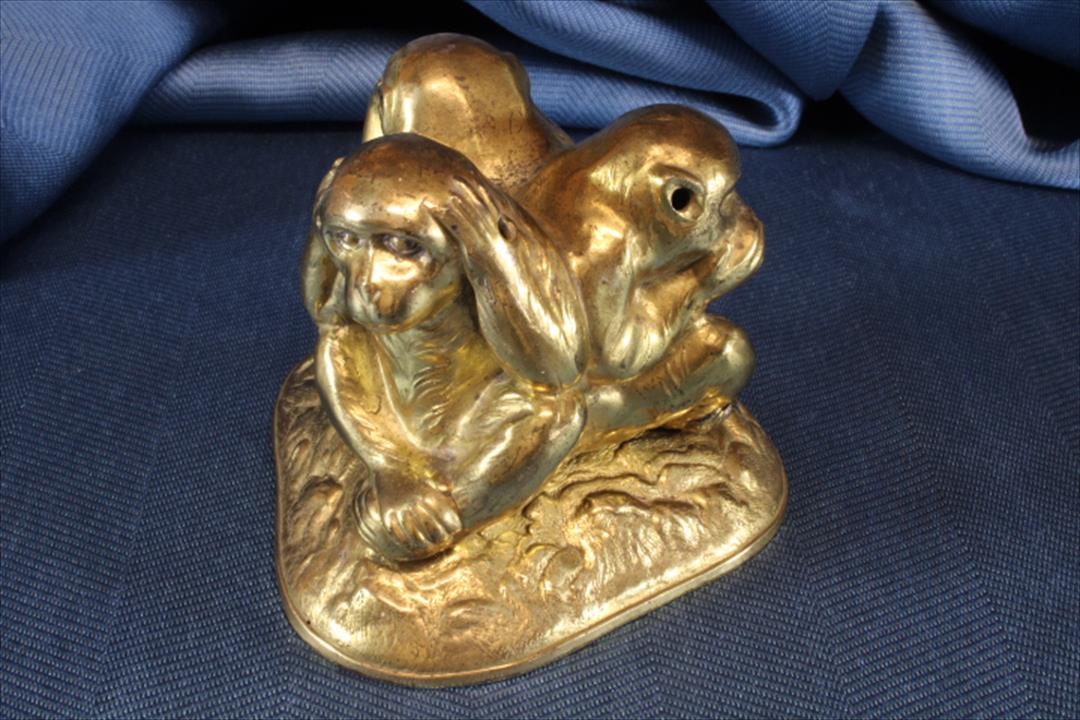 Antiques - SCULPTURE THREE WISE MONKEYS. TRIANGULAR. (T)