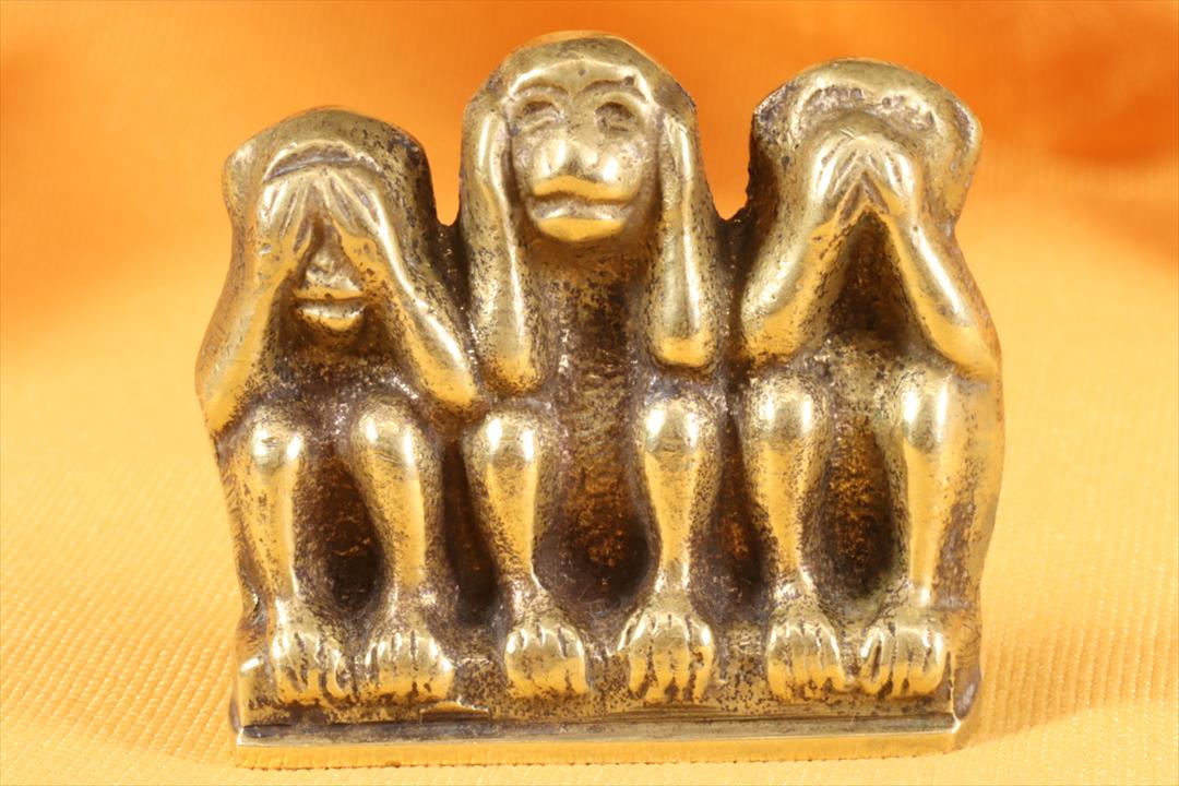 Antiques - SCULPTURE THREE WISE MONKEYS. WITH BASE. MACIZOS. (T)