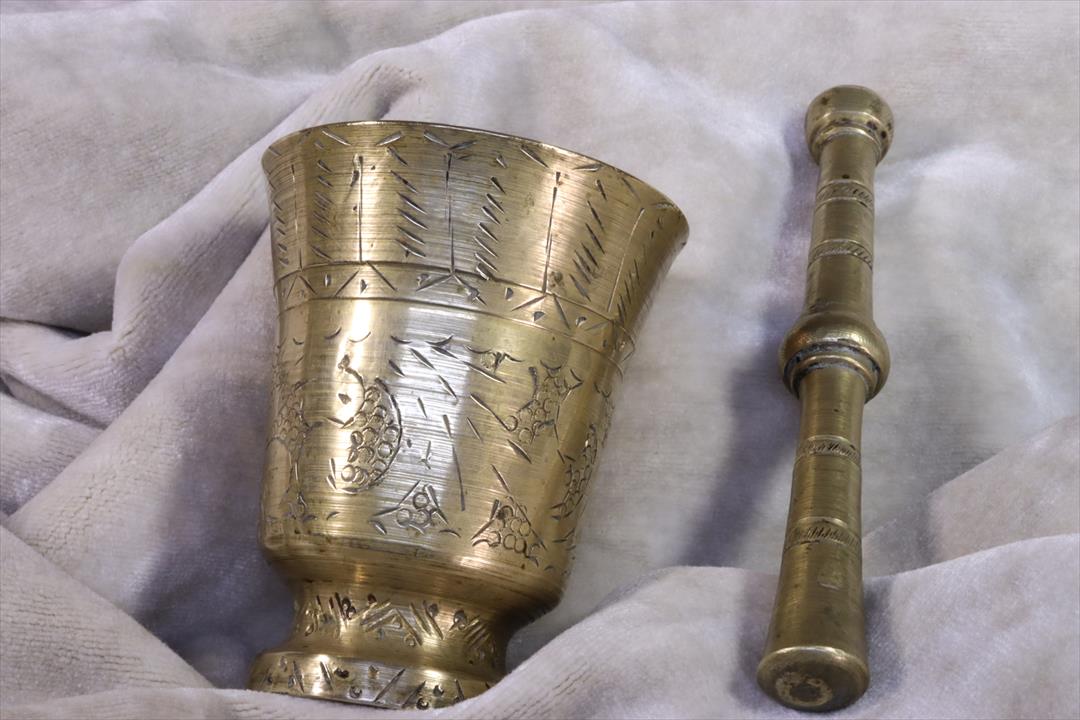 Antiques - SMALL CHISELLED MORTAR. ORIGINAL HAND. (T)