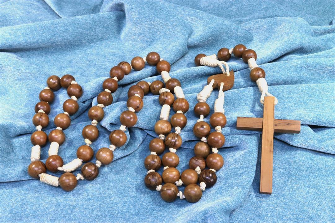 Antiguedades de wooden rosary big beads calasparra