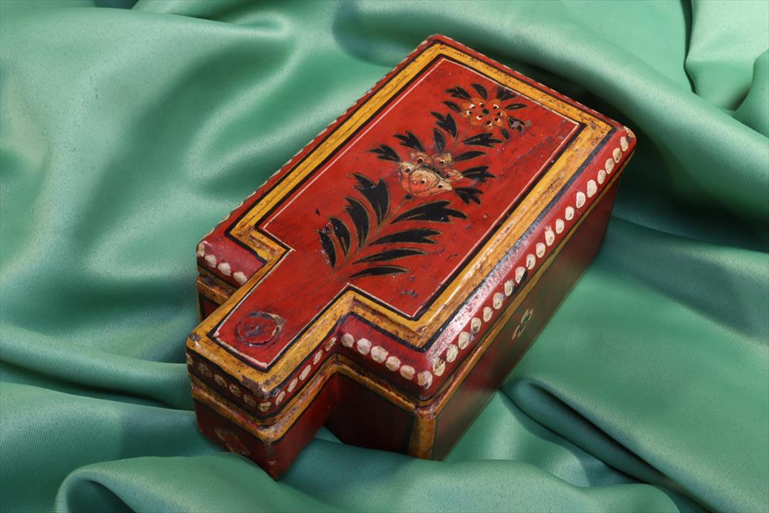 Antiques - WOODEN SPICE BOX. HAND PAINTED. S.XVIII (T)