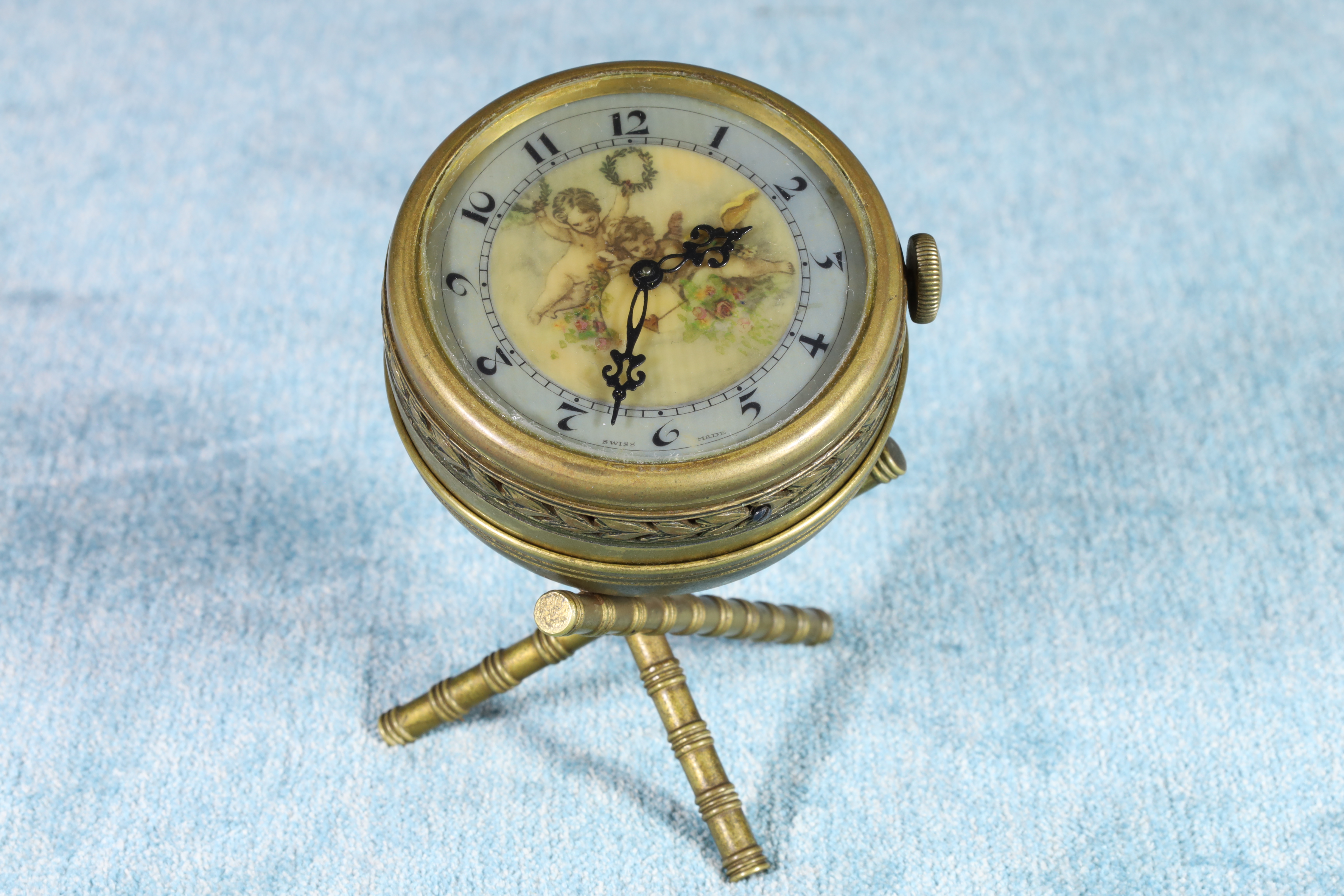 Antiguedades de RELOJ DE SOBRE MESA MUSICAL LA TIMBALÉ ECHANTÉE SUIZA 1930